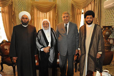 رئيس ديوان الوقف الشيعي يناقش مع الشيخ خالد الملا عقد مؤتمر وطني لرجال الدين