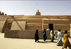 سلفيون  يهاجمون ضريحا في مالي يخضع لإشراف اليونسكو