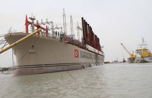 الموانئ العراقية تقطر سفينة  الطاقة الكهربائية التركية