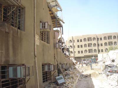 وفد من محافظة الانبار يدين تفجير مبنى الوقف الشيعي ويتفقد الجرحى في المستشفيات