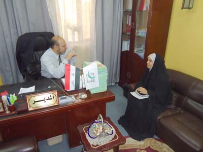 ممثلة الشؤون الانسانية في بعثة الامم المتحدة  لمساعدة العراق تحضر توزيع رواتب مالية للايتام في كربلاء (مصور)