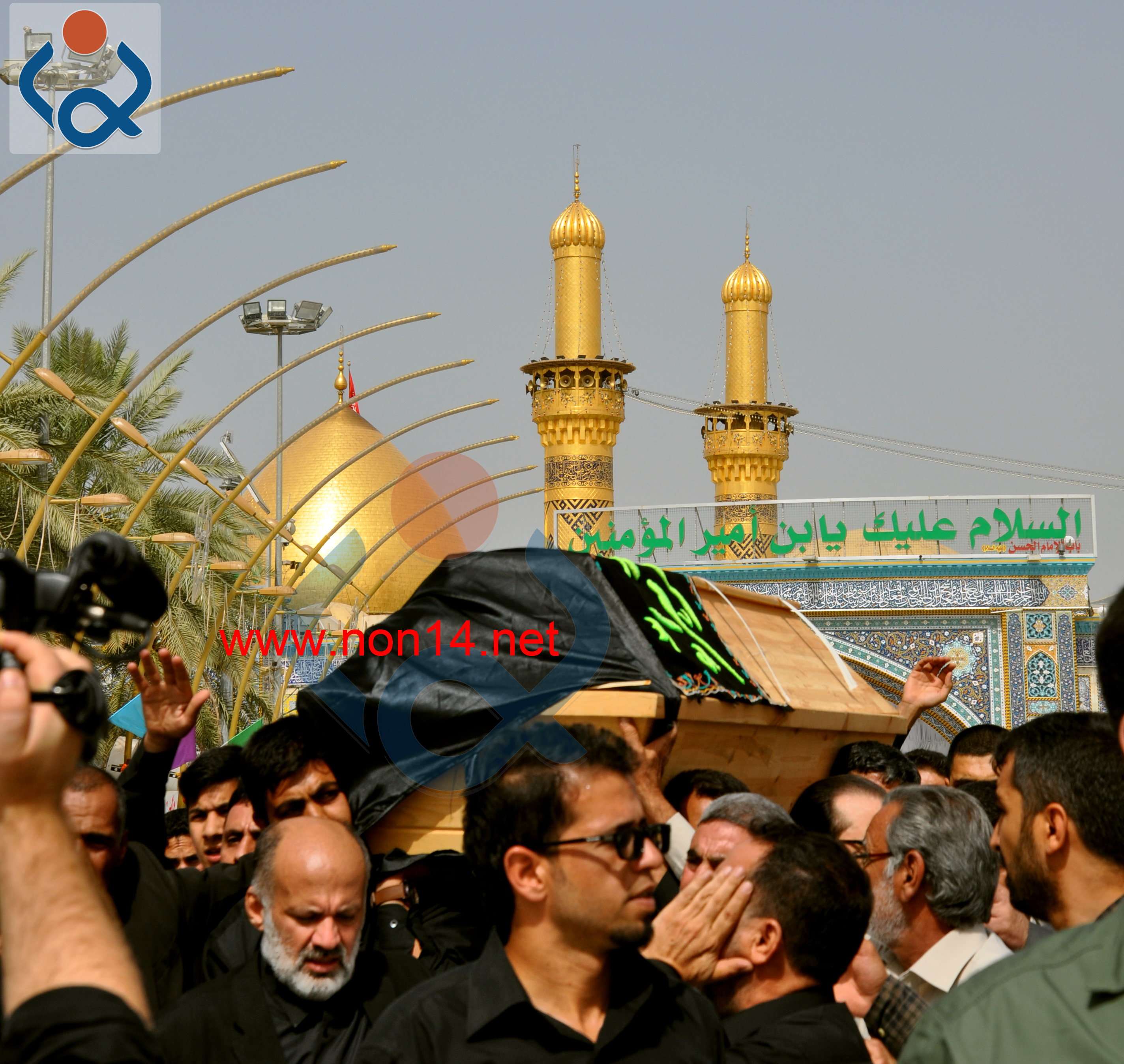 بالصور: ممثل المرجع السيستاني يشارك بتشييع آية الله الشيخ محمد مهدي الاصفي في كربلاء