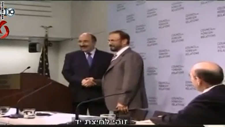 مصافحة سعودية إسرائيلية "علنية" في واشنطن و"الجهاد" تطلب فتوى "علماء بلاد الحرمين"