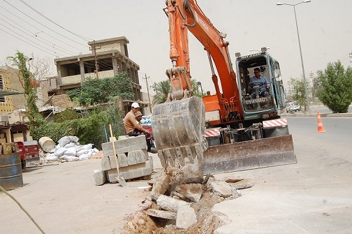 بلدية كربلاء تباشر بإعادة تأهيل الأرصفة لشارع الملحق