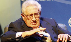 كسينجر : الاعلان عن موت الملك عبد الله وشيك في السعودية