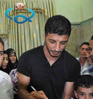 اللاعب سلام شاكر يزور حرم الامام الحسين ويتوقع فوز المنتخب الشبابي على كوريا