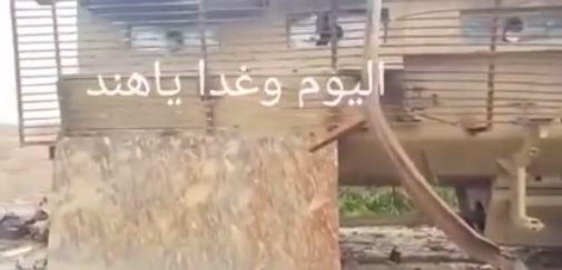 بالفيديو :ابطال لواء علي الاكبر يفجرون سيارة مفخخة كانت متوجهه نحو المقاتلين وقتل من فيها