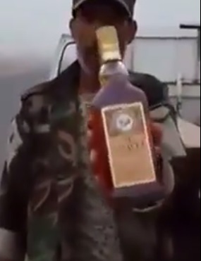 شاهد بالفيديو:ماذا ترك الدواعش في سياراتهم بعد هروبهم من بيجي ؟