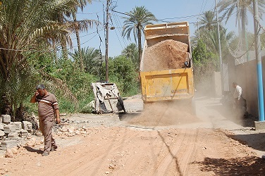 بالصور:بلدية كربلاء حملات موسعة لردم المستنقعات وفرش الشوارع