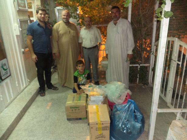 مؤسسة الاخاء في كربلاء توزع مساعدات انسانية على عوائل نازحة من الموصل