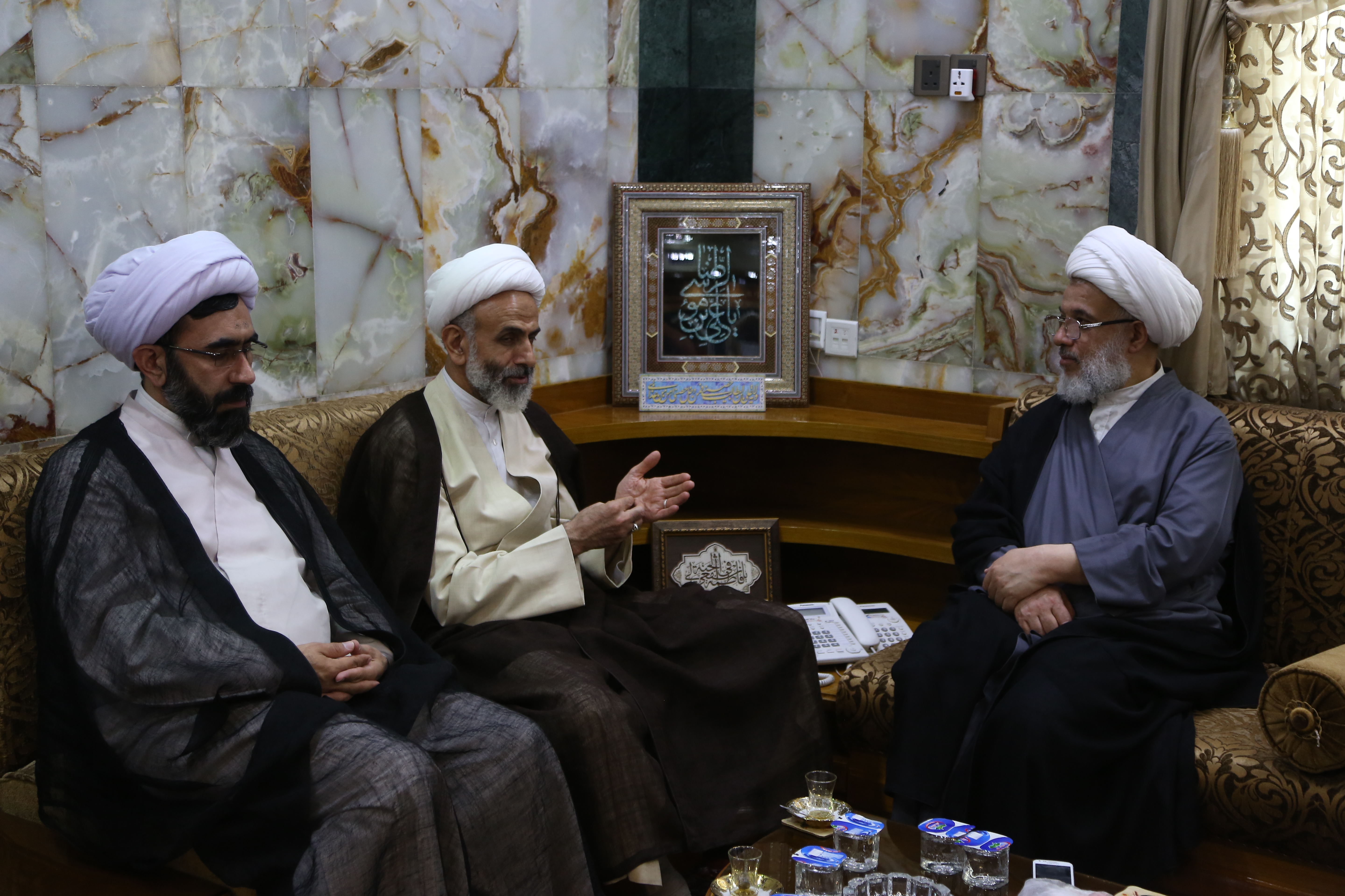 ممثل المرجع السيستاني يستقبل رئيس الاوقاف الايراني في كربلاء