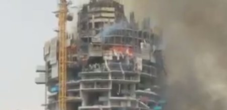 بالفيديو: حريق هائل في أحد أبراج دبي في منطقة جميرا