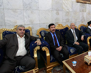 وزير النقل الأفغاني يزور مرقد الامام الحسين:وقعنا اتفاقية  تعاونية بين البلدين بشأن الطيران الجوي