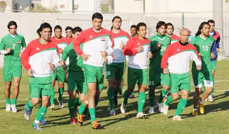 منتخب العراق الكروي  يشد الرحال إلى طوكيو تحضيراً لمباراة اليابان