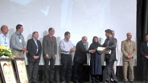 باحث من جامعة كربلاء يحصل على الجائزة الأولى في المؤتمر الدولي للماكربايلوجي +صورة