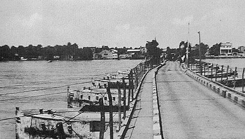 جسر الائمة الرابط بين الكاظمية والاعظمية قبل 100 عام