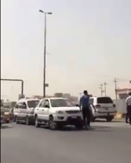 في بابل:مواطنون يحاسبون عضو مجلس محافظة لمخالفته قواعد السير المروري + فيديو