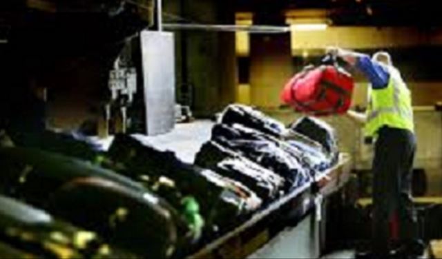 حمّال أمتعة بشرم الشيخ يدس القنابل بحقائب المسافرين؟