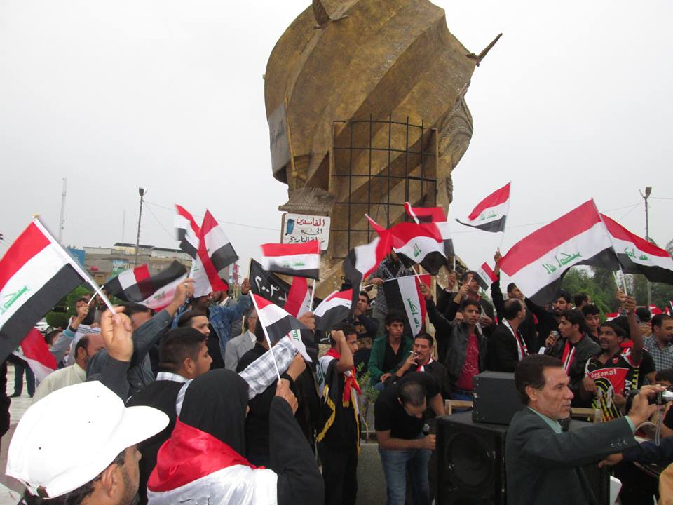 التظاهرات في كربلاء تطالب بفتح ملفات استجواب الطريحي وتنتقد نواب المحافظة