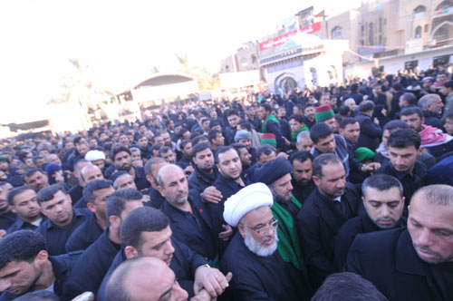 عدسة نون تلتقط صورللشيخ عبد المهدي الكربلائي وهو يشارك بعزاء طويريج المليوني