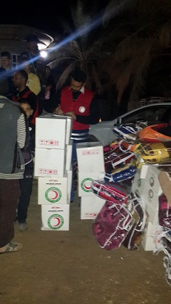 جمعية الهلال الاحمر توزع 120سلة غذائية واغاثية على العوائل التي نزحت الى كربلاء