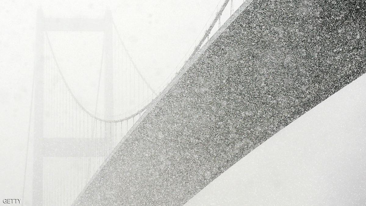 بالصورة: الثلوج تغلق مضيقين تركيين