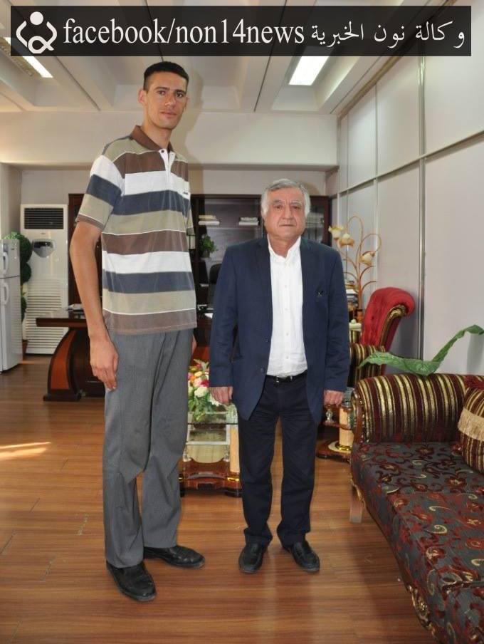 العراقي فيض العيساوي يدخل موسوعة غينيس كـ أطول شاب في العالم لعام 2014