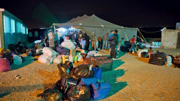 الاتحاد الأوروبي يناشد تركيا السماح للاجئين السوريين بعبور الحدود