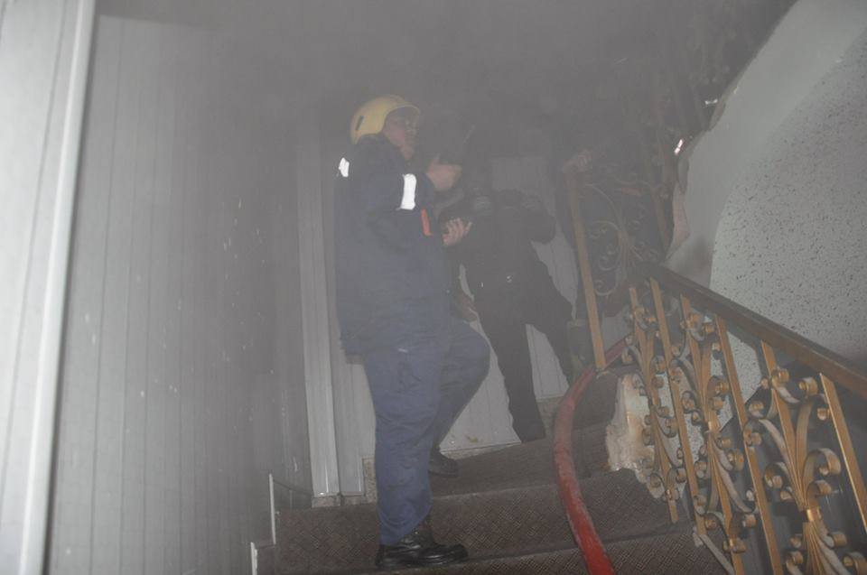 بالصور:اندلاع حريق في احد الفنادق وسط مدينة كربلاء