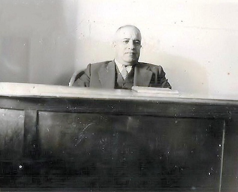 العلامة مصطفى جواد على منصة دار المعلمين عام 1957