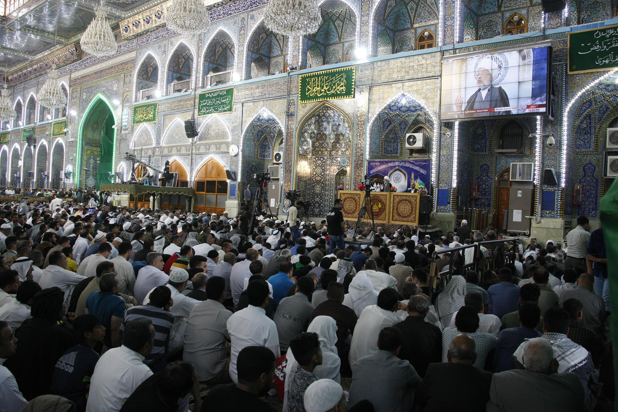 بالصور :لقطات حصرية لصلاة الجمعة من الصحن الحسيني بامامة الشيخ عبد المهدي الكربلائي
