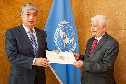 ممثل العراق الدائم الجديد يقدم اوراق  اعتماده الى المدير العام التنفيذي لمكتب الامم المتحدة في جنيف+صوره