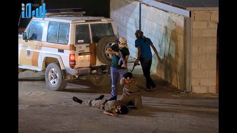 بالصور :اليمنيون ياسرون جنود سعوديين ويسيطرون على مناطق حدودية