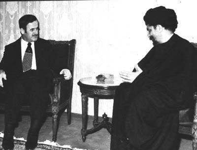 صورة نادرة تجمع السيد الصدر بالرئيس الاسد