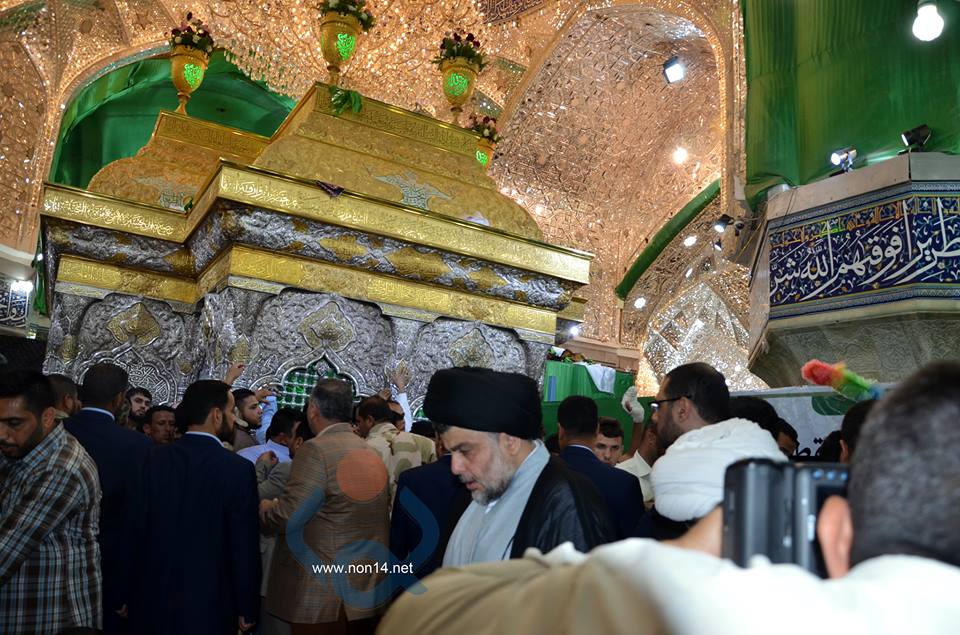 بالصور:السيد مقتدى الصدر يزور المرقدين الحسيني والعباسي في كربلاء