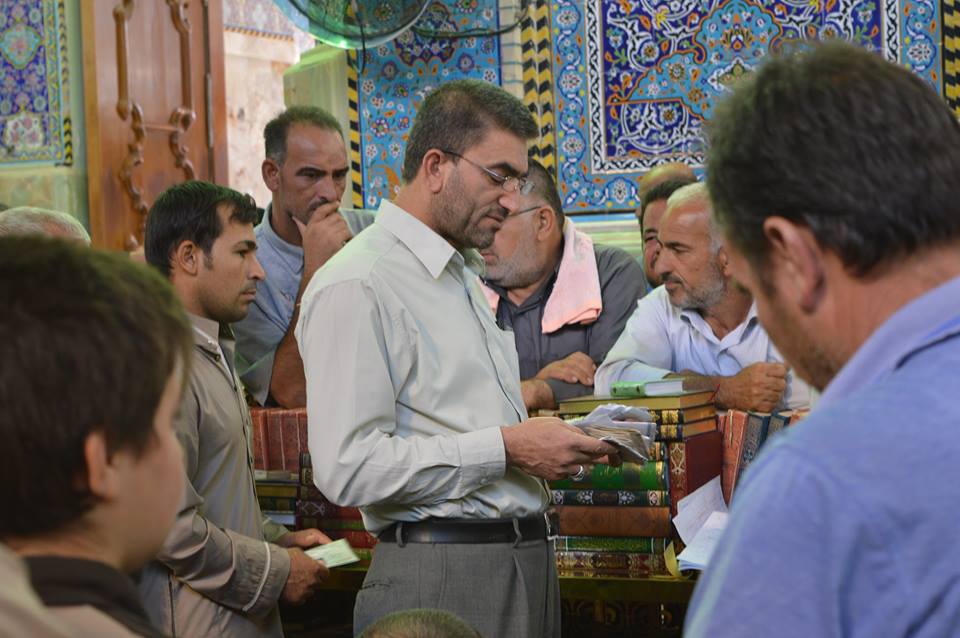 ممثلية مكتب المرجع السيستاني في كربلاء توزع 90 مليون دينار على 2000 عائلة نازحة من الموصل وصلاح الدين وكركوك لغاية عصر الاثنين(مصور)