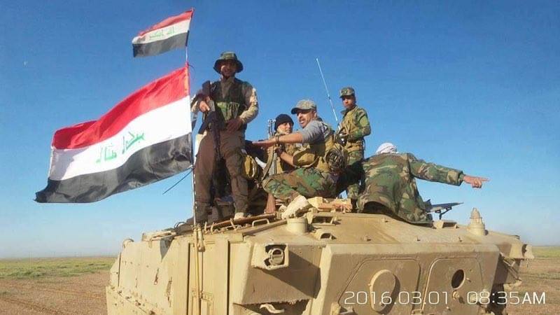 إلقاء أعلام عراقية ومنشورات تشير إلى (الانتصارات) فوق الموصل