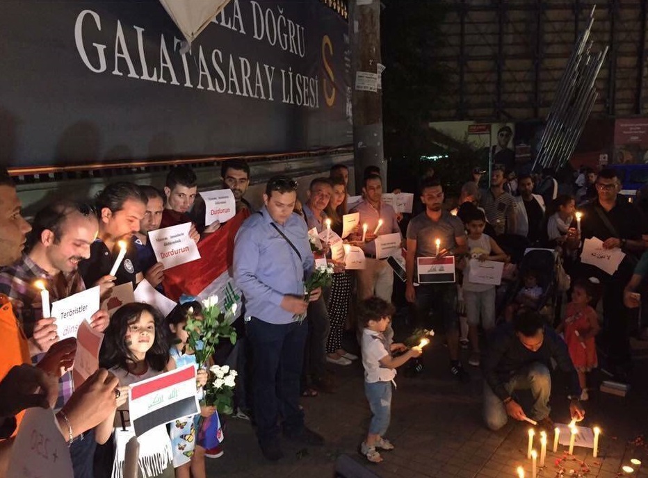 وقفة تضامنية مع ضحايا تفجير الكرادة وسط اسطنبول