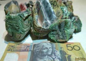 امراة تحرق أموال زوجها بالفرن!!