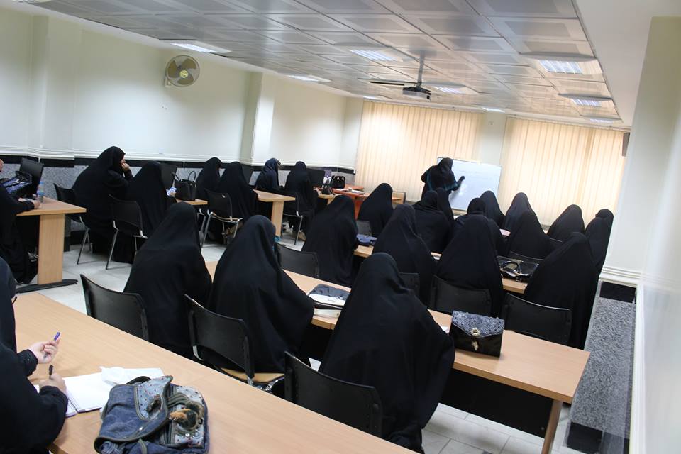 خبيرة في وزارة الثقافة تنمي قابليات الكوادر الاعلامية النسوية في العتبتين الحسينية والعباسية من خلال دورة تطويرية