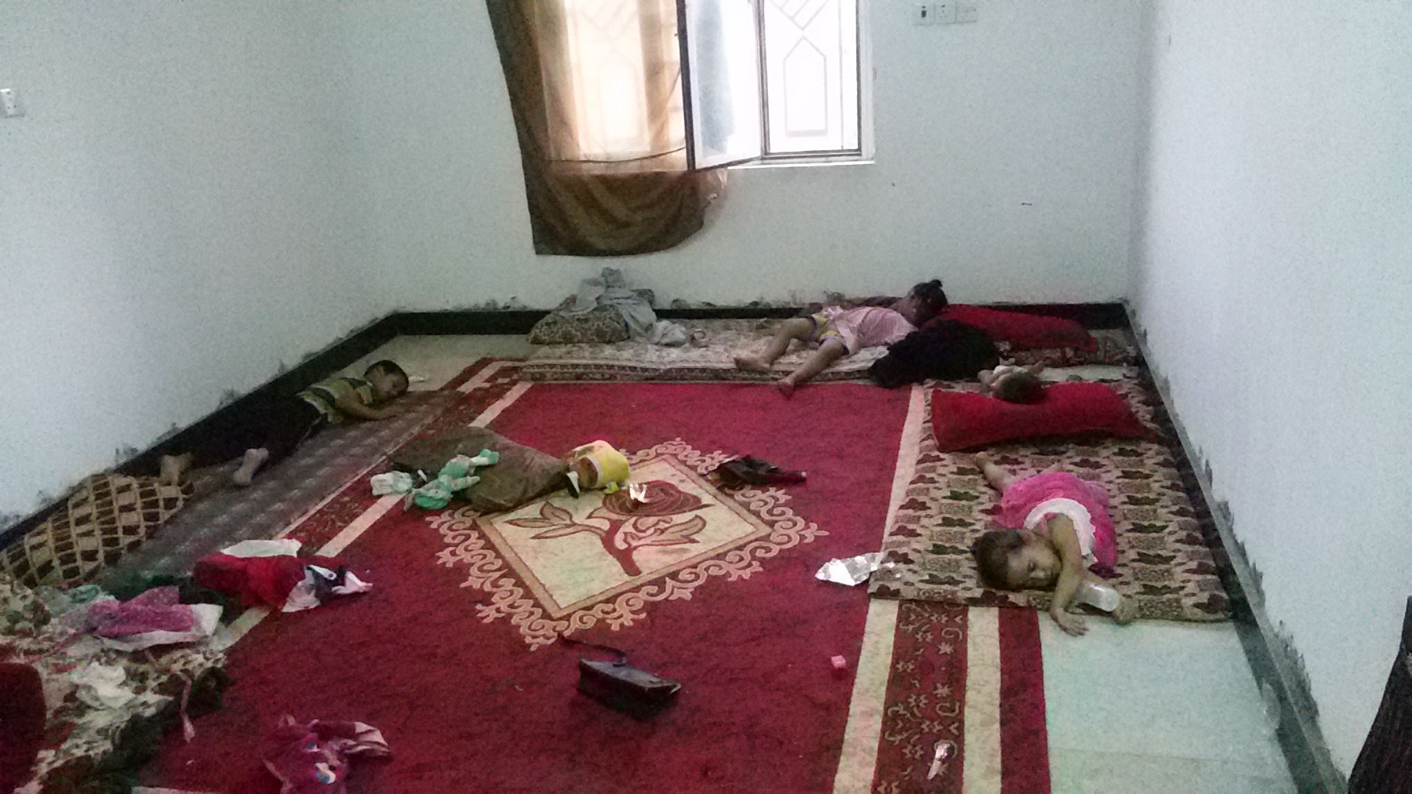 كربلاء:أب معاق لخمسة أطفال يعرض احدى كليته للبيع بسبب فقره المدقع(مصور)