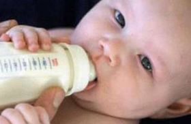 أصغر موظف حكومي في نيجيريا .. رضيع