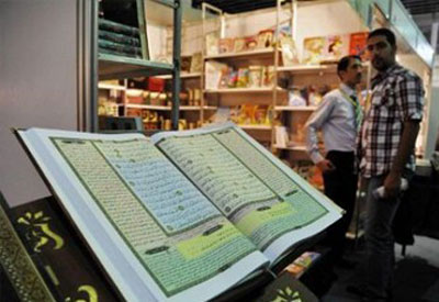 نسخة من القران الكريم بقيت في الفضاء 159 يوما تعرض في متحف بطهران..