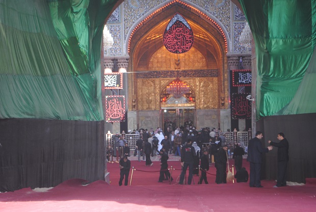 صور لبابي القبلة والشهداء التابعين لحرم الامام الحسين بعد تهيئتهما لاستقبال عزاء طويريج المليوني