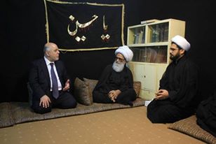 بالصورة:المرجع النجفي يستقبل العبادي ويدعوه لدعم ابناء الحشد الشعبي والقوى الامنية