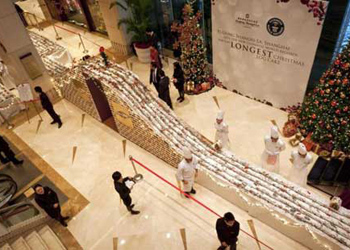 الصين تصنع اطول "كعكة" في العالم للاحتفال بـ"كرسمس"