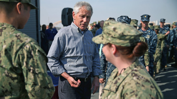 الولايات المتحدة تبقي على 35 ألف جندي في الخليج ووزير دفاعها يسعى لطمأنة دول المنطقة عقب اتفاق إيران النووي