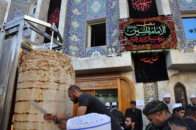 بالفيديو: اكبر شيش شاورما بالعراق في كربلاء يزن(طن و800 كغم)