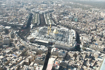 دعوة من كربلاء لزوار اربعينية الامام الحسين لتعليق بطاقات تعريفية على صدور الاطفال للاتصال بذويهم في حال فقدهم