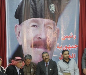 أردنيون يرفعون صورا لـعزت الدوري و يعتبرونه ((رئيس جمهورية العراق)) (مصور)